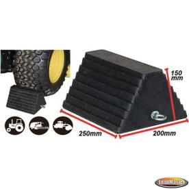 RUBBER WHEEL CHOCK CHAIN EYE 240X195X150